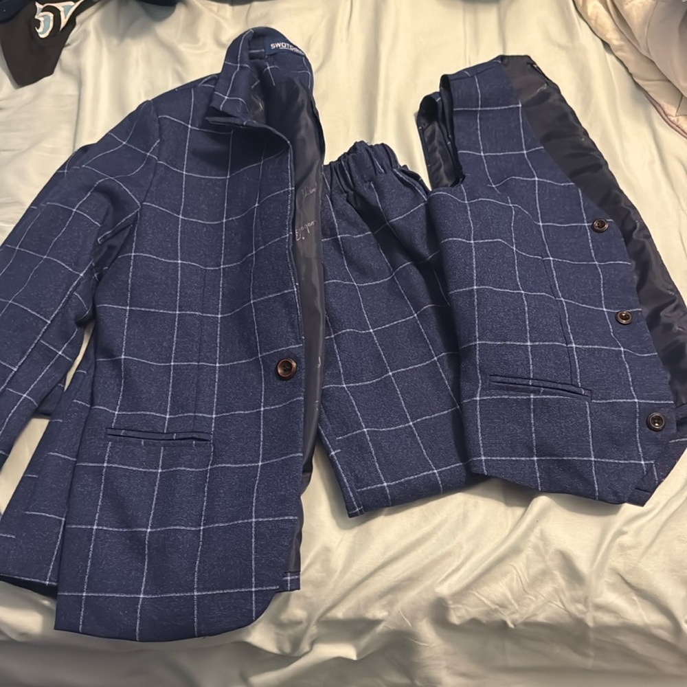 Boys 3 piece suit, blue plaid wool size 8